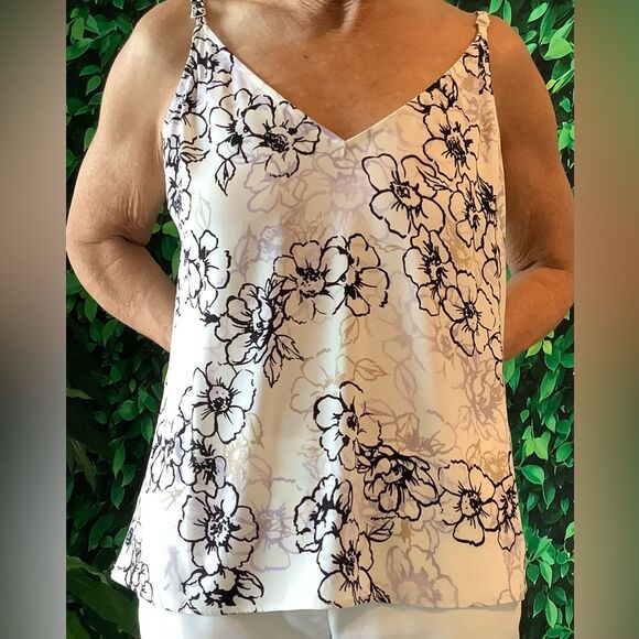 🌸 White House Black Market Layered Lavender Floral Tank – Size M - Picture 5 of 7